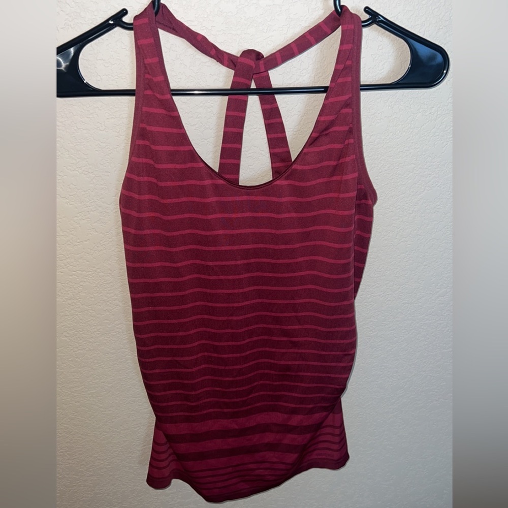 Patagonia Tank Top Womens Small
Red Striped Built In Bra Athletic.